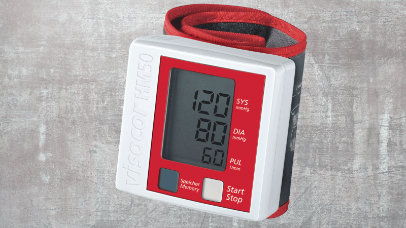 Kiểm tra tăng huyết áp với máy đo huyết áp VISOCOR HM50